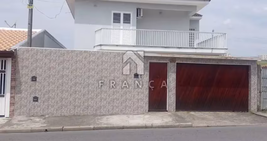Casa com 4 quartos para alugar no Parque Santo Antônio, Jacareí 