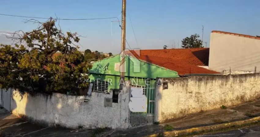 Casa com 2 dormitórios e amplo terreno, no jardim nova esperança- jacareí/sp