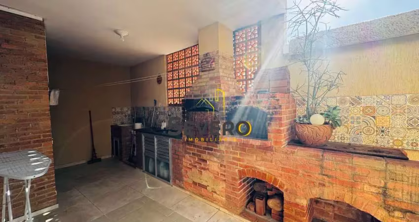 Casa térrea, 02 quartos, com garagem, no barro vermelho