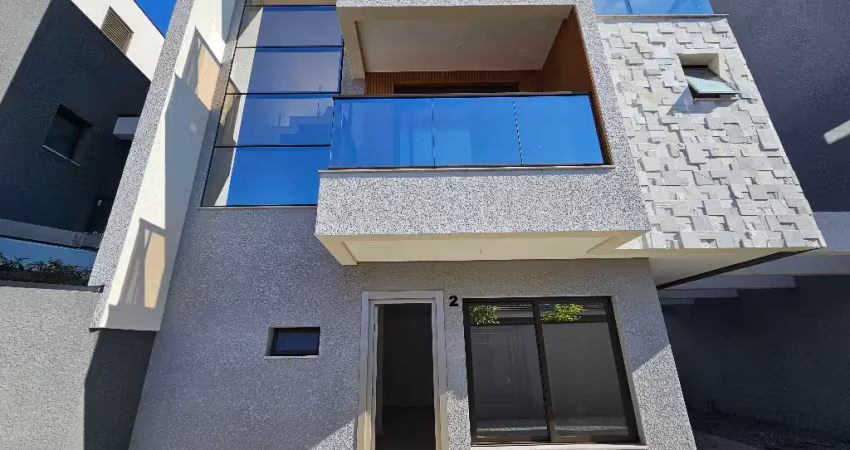 Sobrado em condomínio fechado no jardim das américas | 3 suítes | terraço | banheira