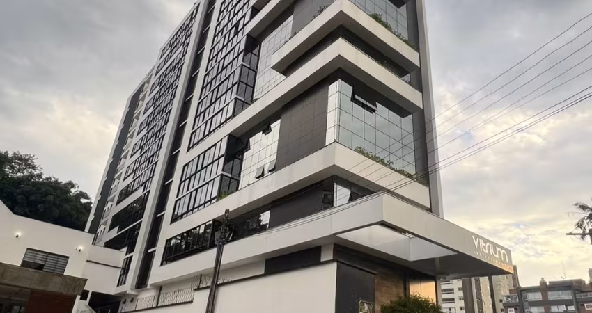 Descubra o luxo de uma cobertura duplex: sol o dia todo, piscina privativa e ambientes amplos para viver com conforto e estilo, no bairro Glória!