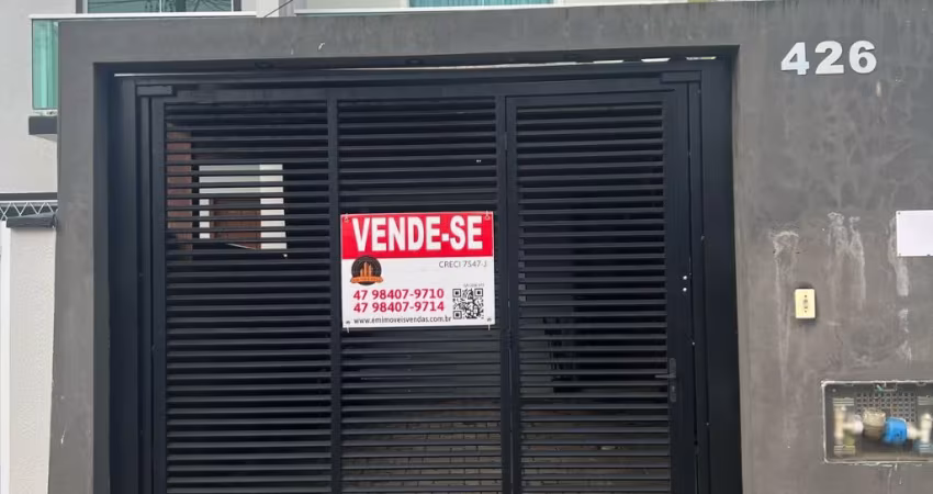 Sobrado geminado com Piscina no Bairro Comasa!