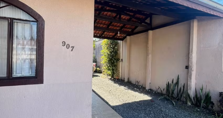 Belíssima casa com piscina para sua família no bairro Iririú, agende sua visita conosco e venha conhecer esse imóvel incrível