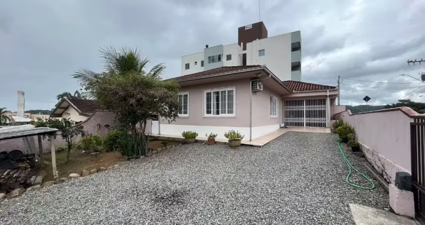 Casa averbada para venda no bairro João Costa