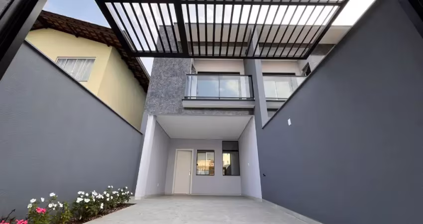 Sobrado geminado com acabamento de alto padrão e excelente localização no bairro costa e silva, este imóvel é a escolha perfeita para quem busca qualidade e conforto.