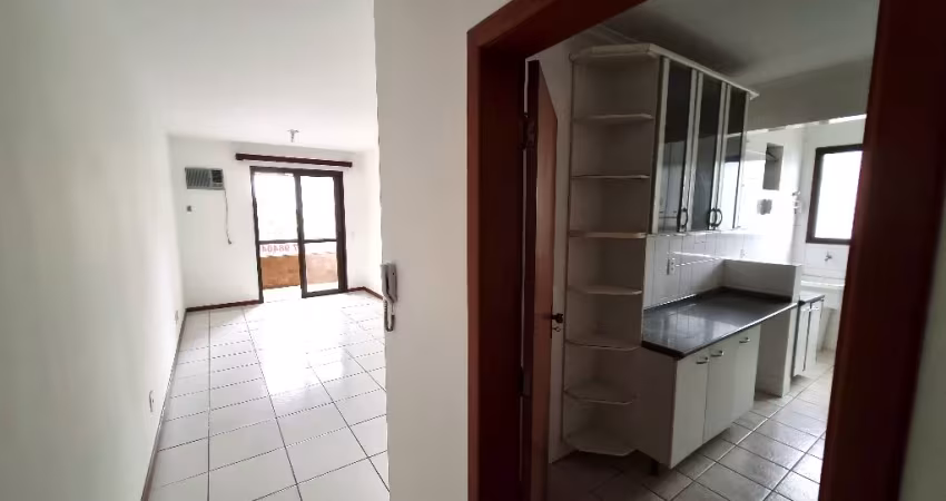 Apartamento com ótima localização no bairro Centro