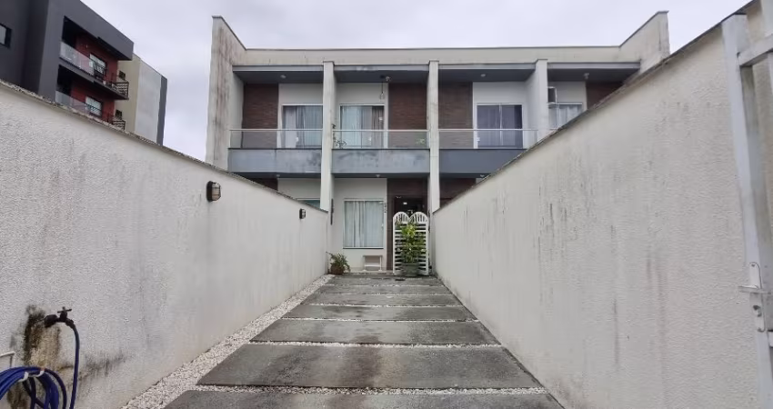 Sobrado geminado muito bem localizado no Aventureiro