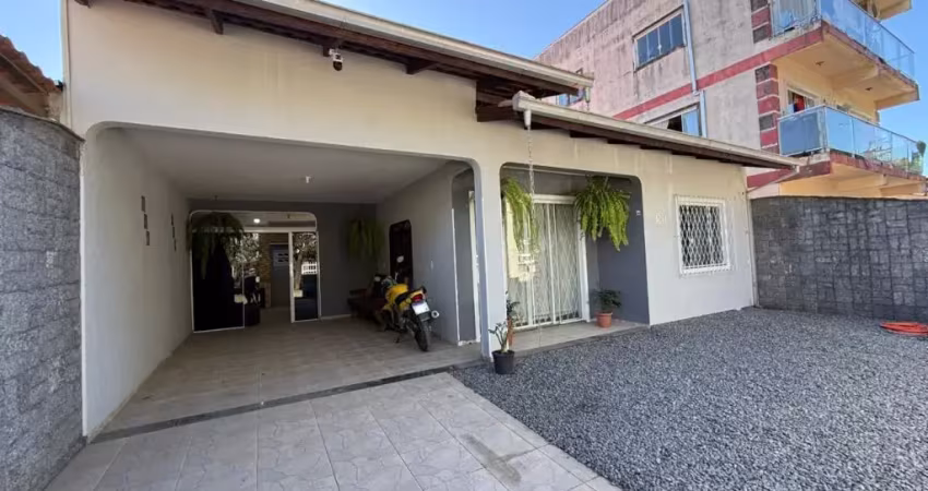 Casa com edícula localizado no bairro jardim iririu com exclusividade