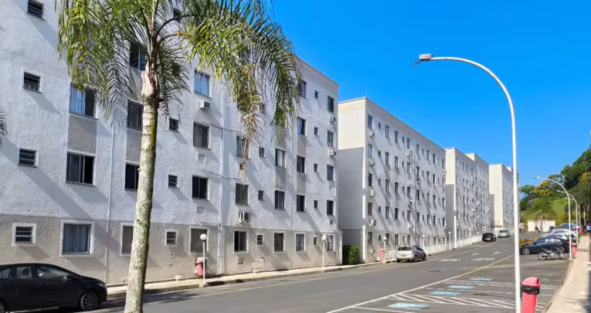 Desfrute de uma vida cheia de comodidades e diversão em um condomínio com área de lazer excepcional, no bairro floresta, com apartamento térreo adaptado para pcd, garantindo conforto e acessibilidade 