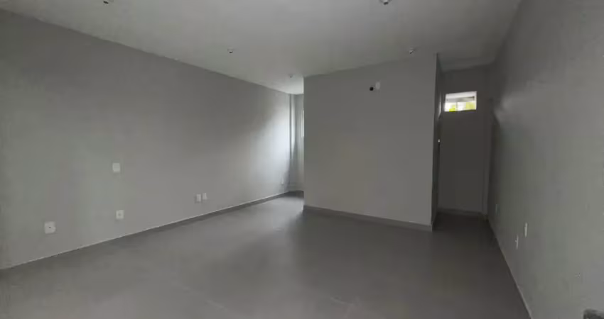 Alugo linda sala comercial recém reformada em galeria com excelente localização no bairro glória