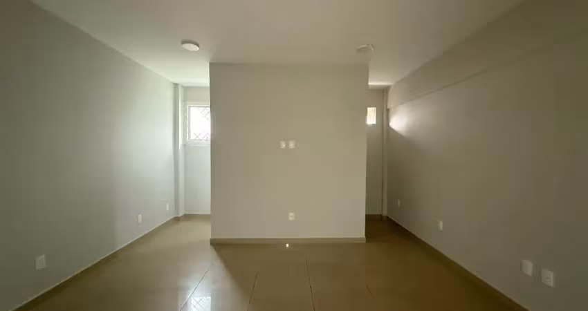 Alugo excelente sala comercial em galeria no bairro glória - agende sua visita!