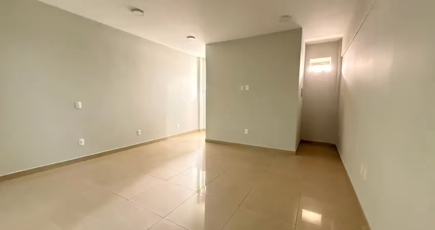 Alugo excelente sala comercial em galeria no bairro glória - agende sua visita!