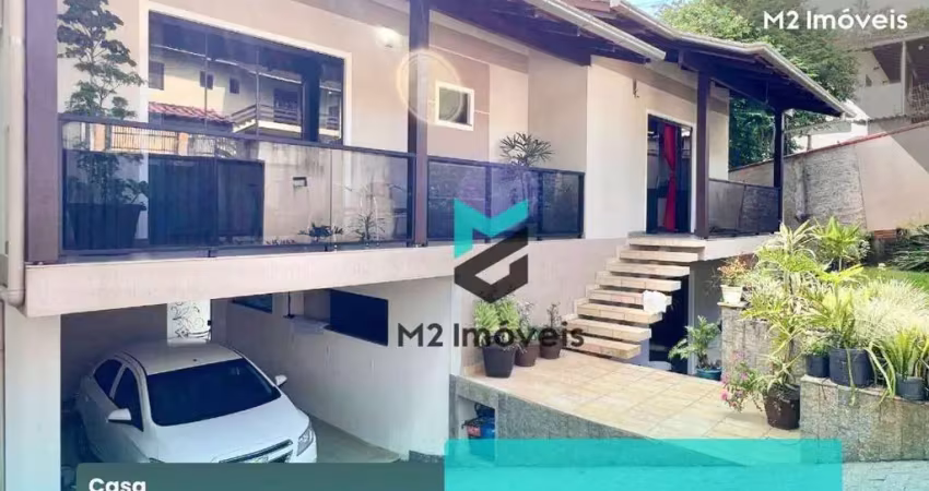 Descubra seu novo lar na fortaleza, em uma residência espaçosa de 304m²! com dois andares de elegância e um amplo quintal!