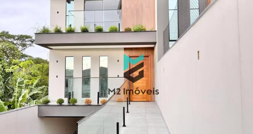 Lindo Triplex Novo com 154m² na Fortaleza, com Piscina, Churrasqueira e Amplo Jardim nos Fundos!