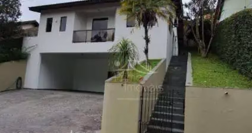 Casa com 3 dormitórios, 200 m² - venda por R$ 1.800.000,00 ou aluguel por R$ 8.000,00/mês - Condomínio Arujá Country Club - Arujá/SP