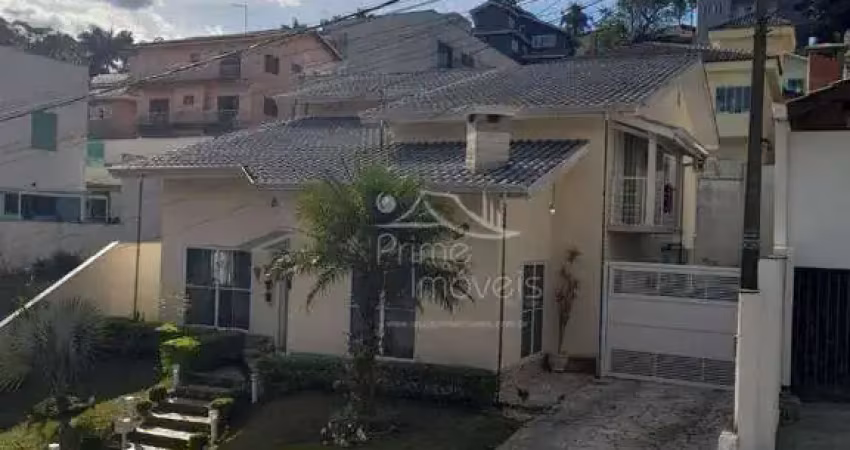 Casa para locação e venda no condomínio arujá country club