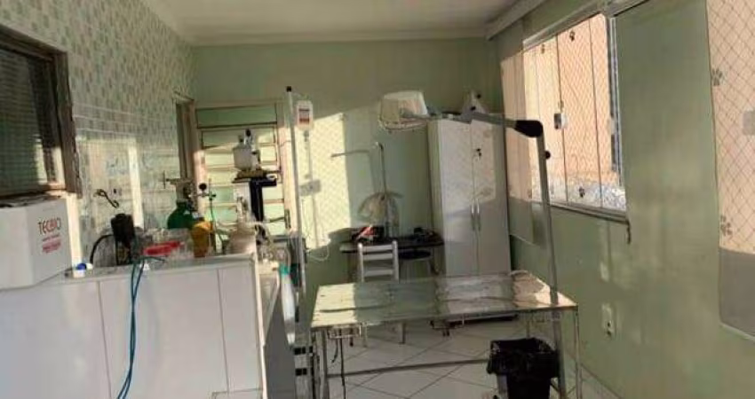 Casa à venda na Avenida Itavuvu, Jardim Santa Cecília, Sorocaba