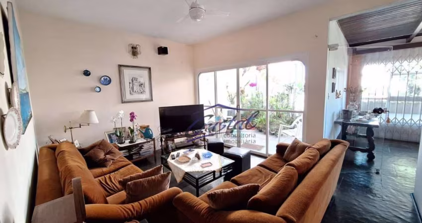 Casa térrea elevada com 4 quartos 4 suítes 4 vagas de garagem com piscina.