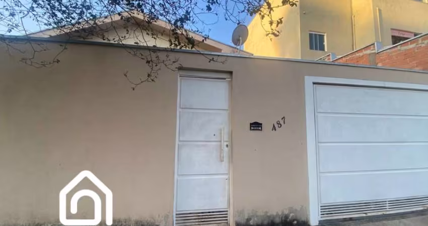 Casa para Venda em Mogi Guaçu, Jd. Bandeirantes, 3 dormitórios, 2 banheiros, 2 vagas
