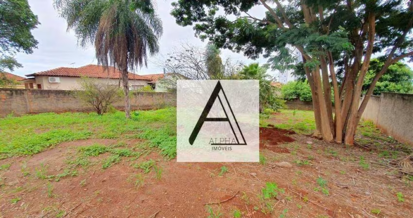 TERRENO DE ESQUINA TODO  MURADO NO BAIRRO SÃO FRANCISCO -   NA RUA PADRE JOÃO CRIPA ESQ. COM A RUA AMAZONAS   - 600M² DE AREA TOTAL.