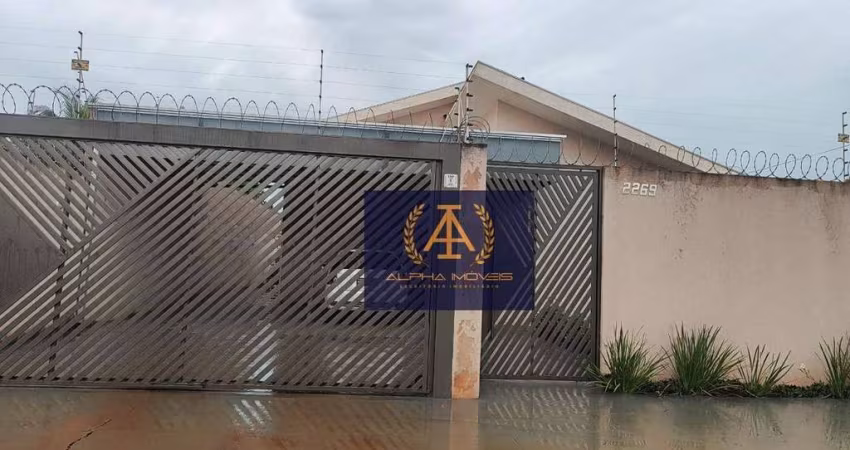 CASA COM 2 SUITES COM QUINTAL