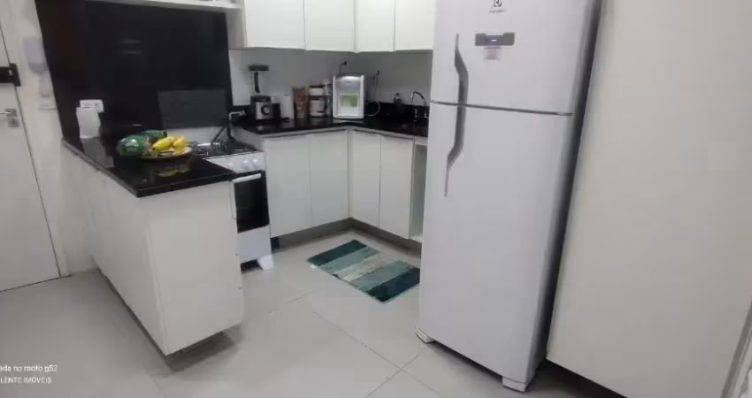 (luxo p/ clientes exigentes, 60m²) totalmente (reformado, mobiliado e planejado), repleto de armàrios embutidos, área de serviço embutida, play