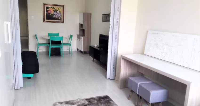 Todo mobiliado (60 m ²) divididos em sala, + qto  + dependência revertida corredor