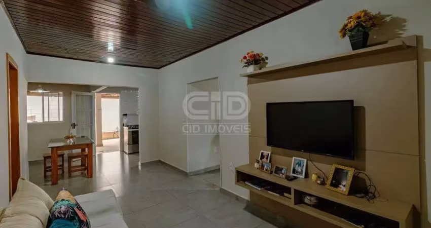 Casa reformada com 3 quartos no CPA II