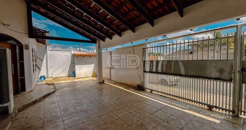 Casa á Venda com 3 quartos no bairro Santa Cruz