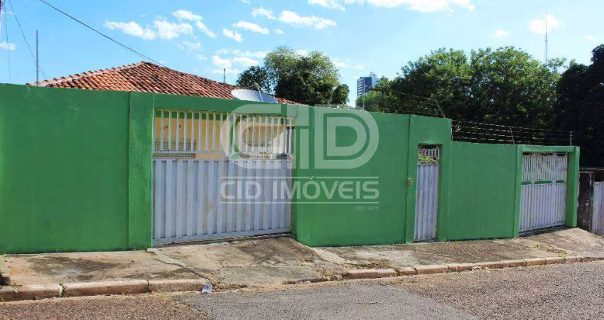 Casa com 3 quartos no bairro Araés