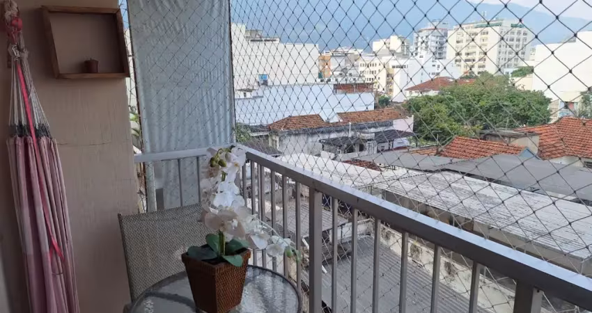 Apartamento a venda na tijuca 2 quartos com varanda, suíte e vaga.
