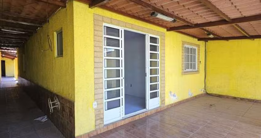 Casa linda com garagem e 2 quartos em Maria Helena
