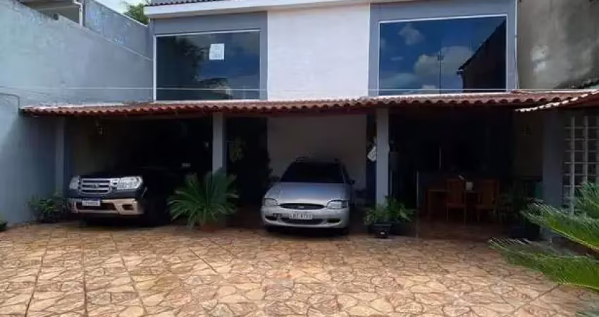 Excelente casa de 3 quartos próximo ao Centro de Santa Cruz da Serra!