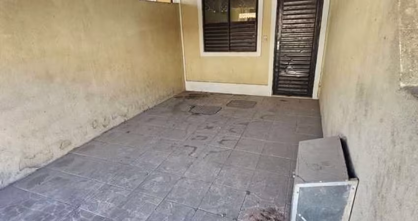 Casa duplex na Figueira com 2 quartos e garagem