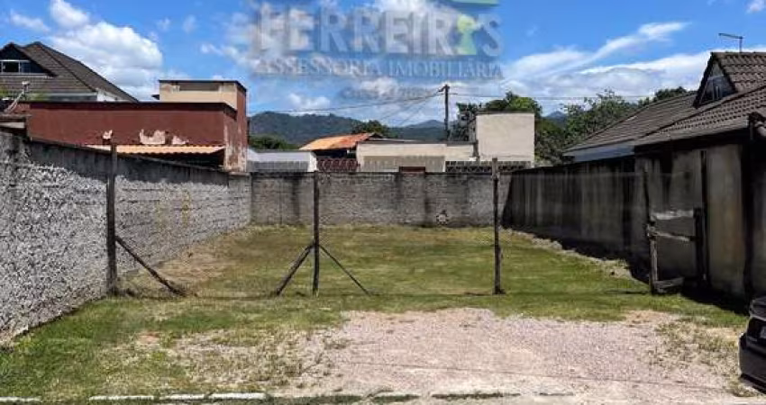 Terreno plano em condomínio de alto padrão