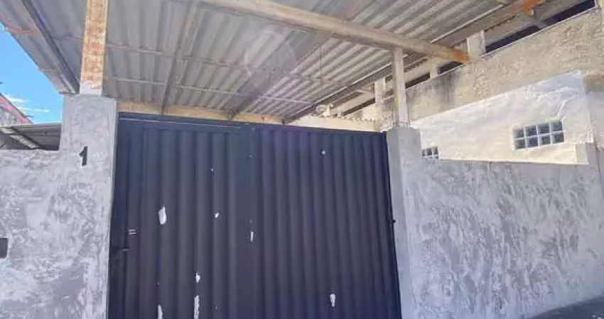 Casa frente de rua com 2 quartos + garagem financiada pelo banco.