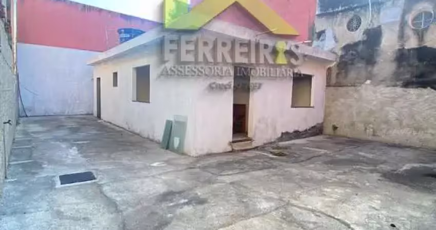 Casa localizada a poucos metros da w.luiz e carrefour.