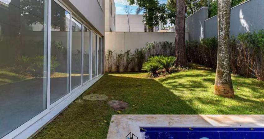 Casa em Condomínio - Granja Julieta - 4 suítes; 5 vagas