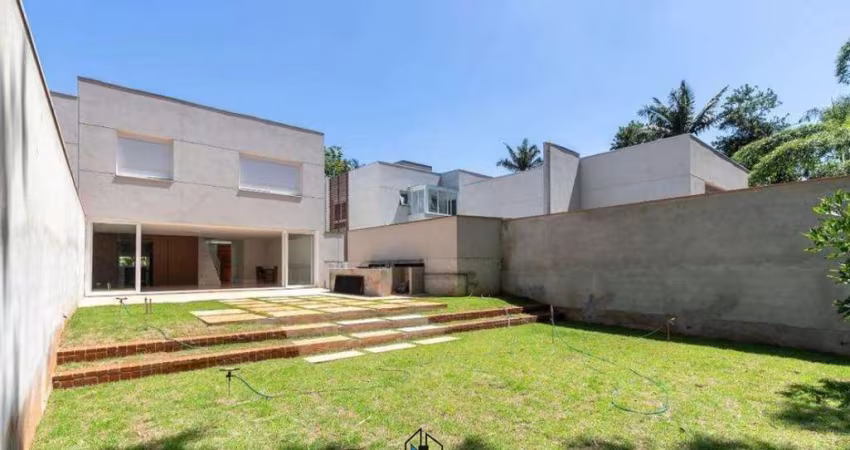 Casa nova em Condomínio - Granja Julieta - 4 suítes; 4 vagas
