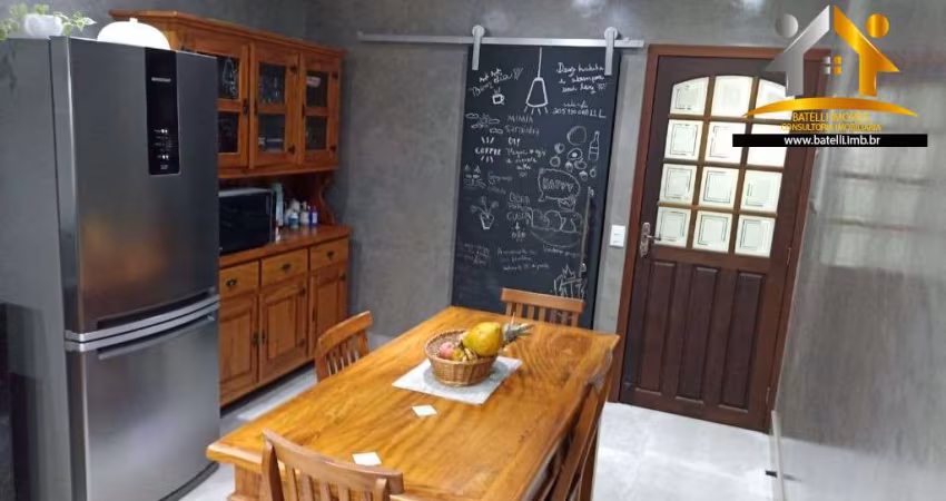 Casa à venda no Parque São Jorge na Granja Viana - Batelli Imóveis