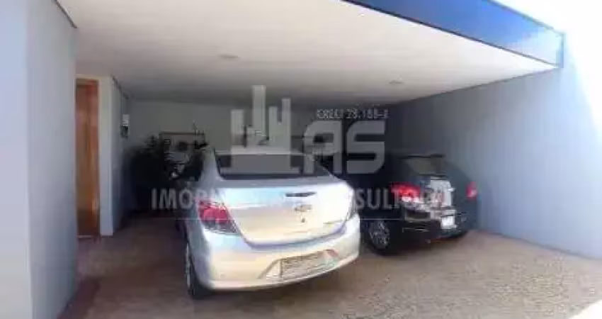 Casa à venda contendo 3 quartos sendo 3 suítes no jardim acapulco.