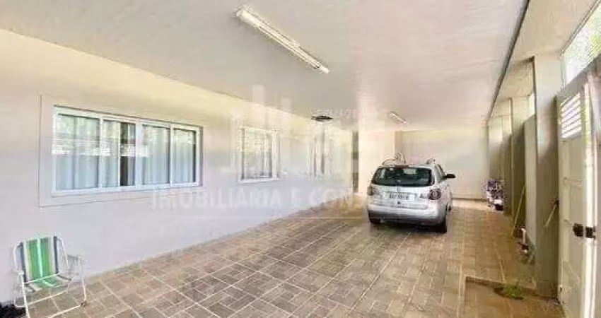 Casa à venda contendo 4 quartos sendo 1 suíte no jardim aeroporto.