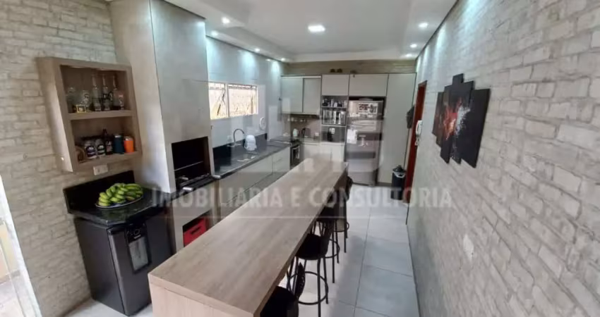 Casa a venda com 03 quartos sendo 01 suíte no bairro aparecida nasser