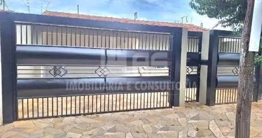 Casa a venda com 3 quartos sendo 1 suíte no bairro costa e silva