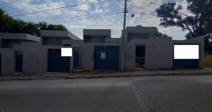 LINDA CASA GEMINADA NO JARDIM DAS ALTEROSAS EM BETIM