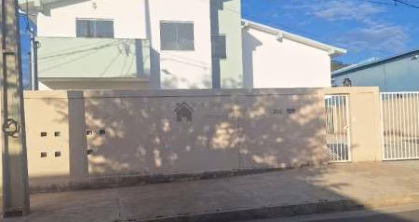 OPORTUNIDADE!!! CASA GEMINADA, 02 QUARTOS, 2 BANHEIROS, VESPASIANO