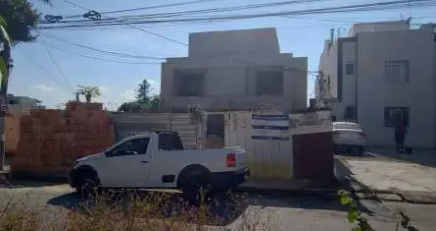 Linda casa geminada com 03 quartos no bairro espirito santo em betim