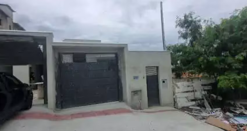 Excelente casa geminada em mio lote na melhor localizaa‡aƒo do bairro niteroi em betim