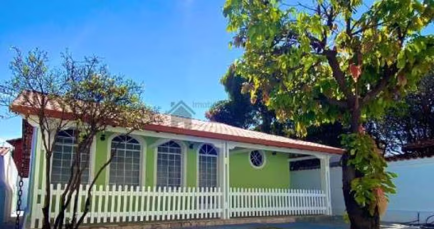 EXCELENTE CASA EM LOTE INTEIRO NO ALVORADA