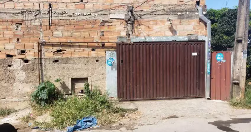 Casa independente com outra construa‡aƒo aguardando acabamento.
